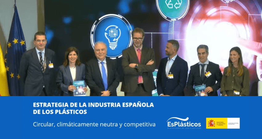 Ponentes de la presentación de la Estrategia de la Industria de los Plásticos.